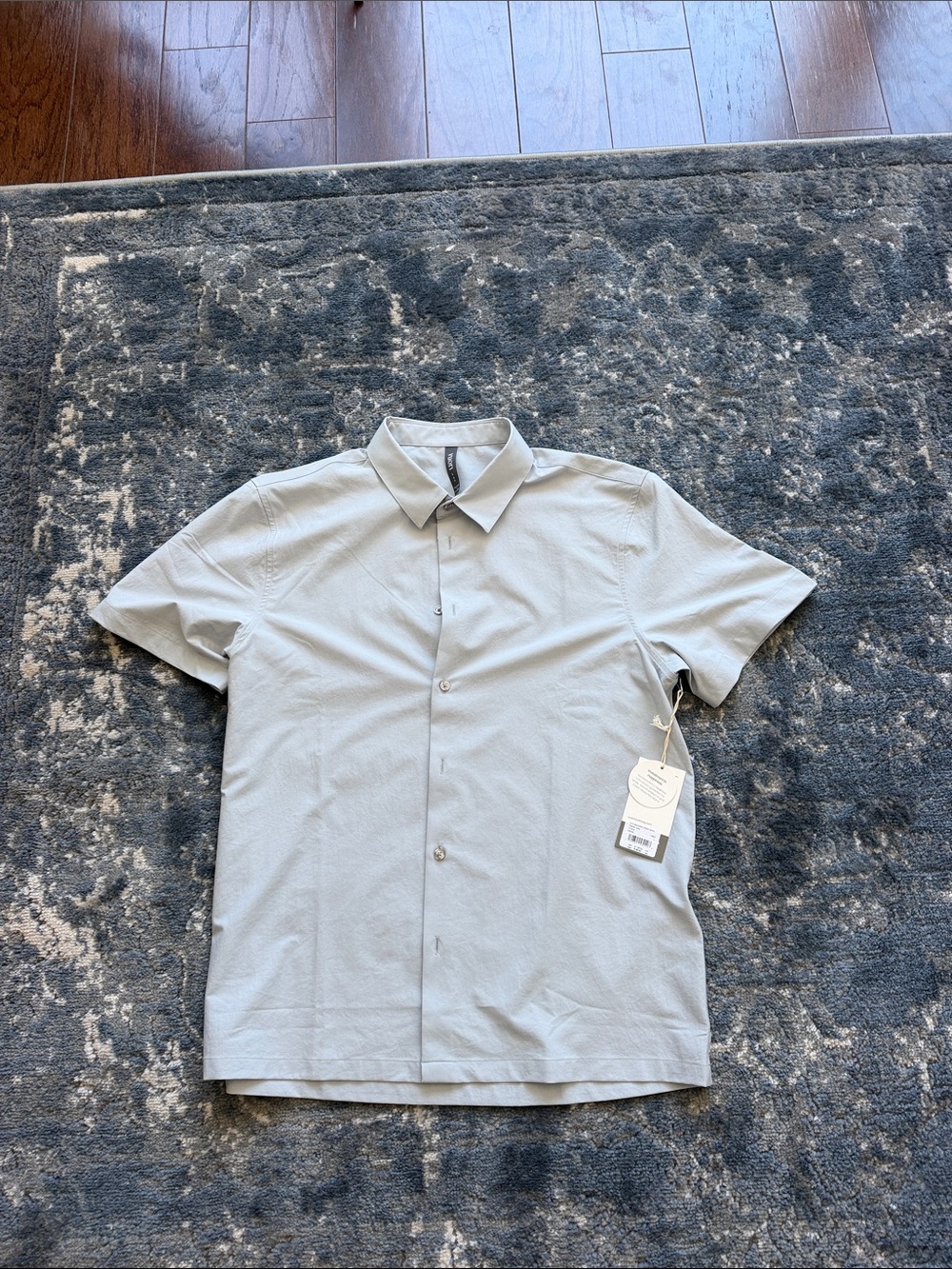 Vuori Short-Sleeve Button-Down Shirt in Light Gray